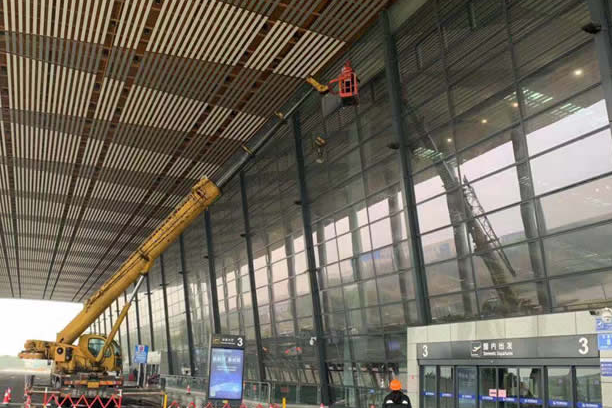 宜城玻璃幕墙维护和保养